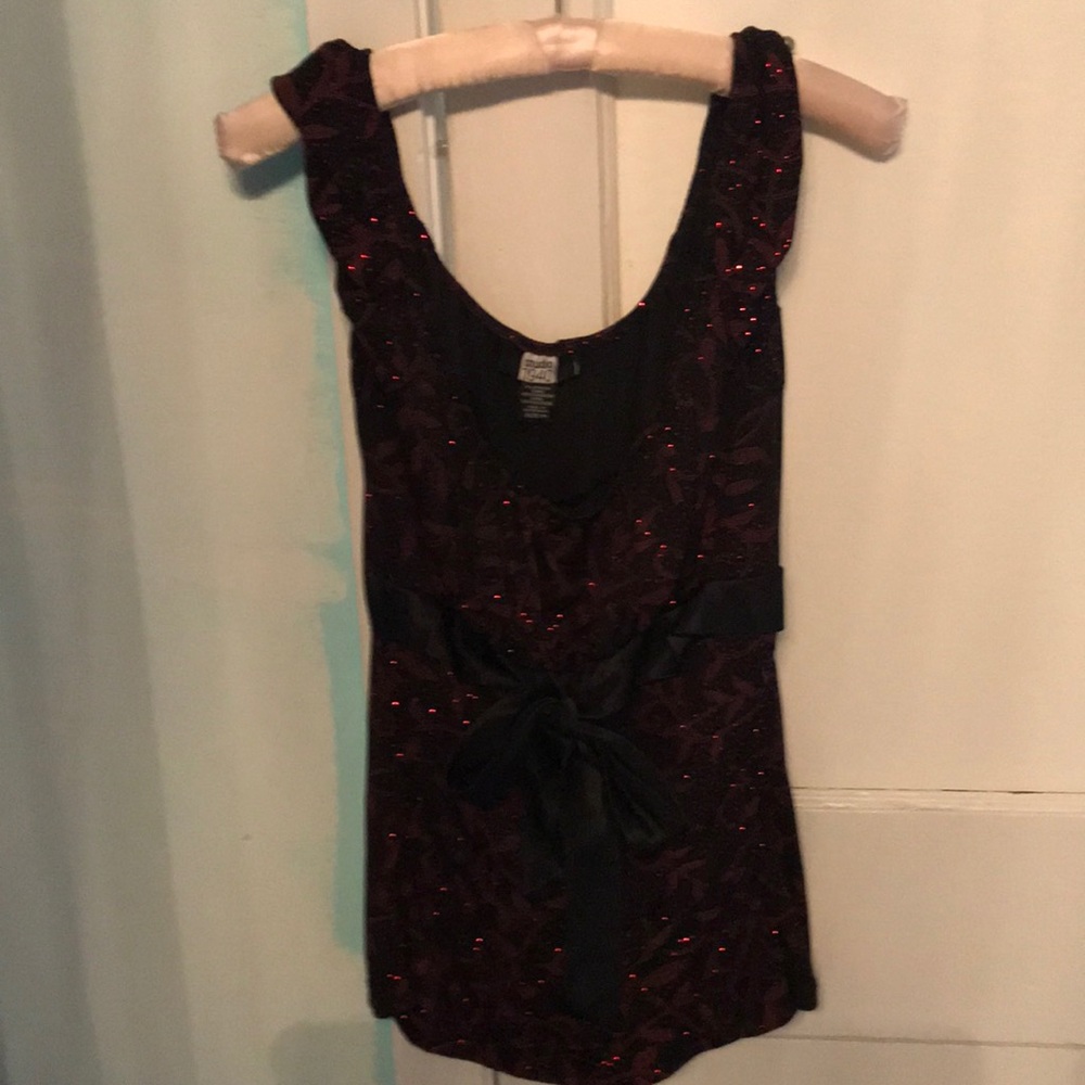 Ladies Top  dark red with black slash